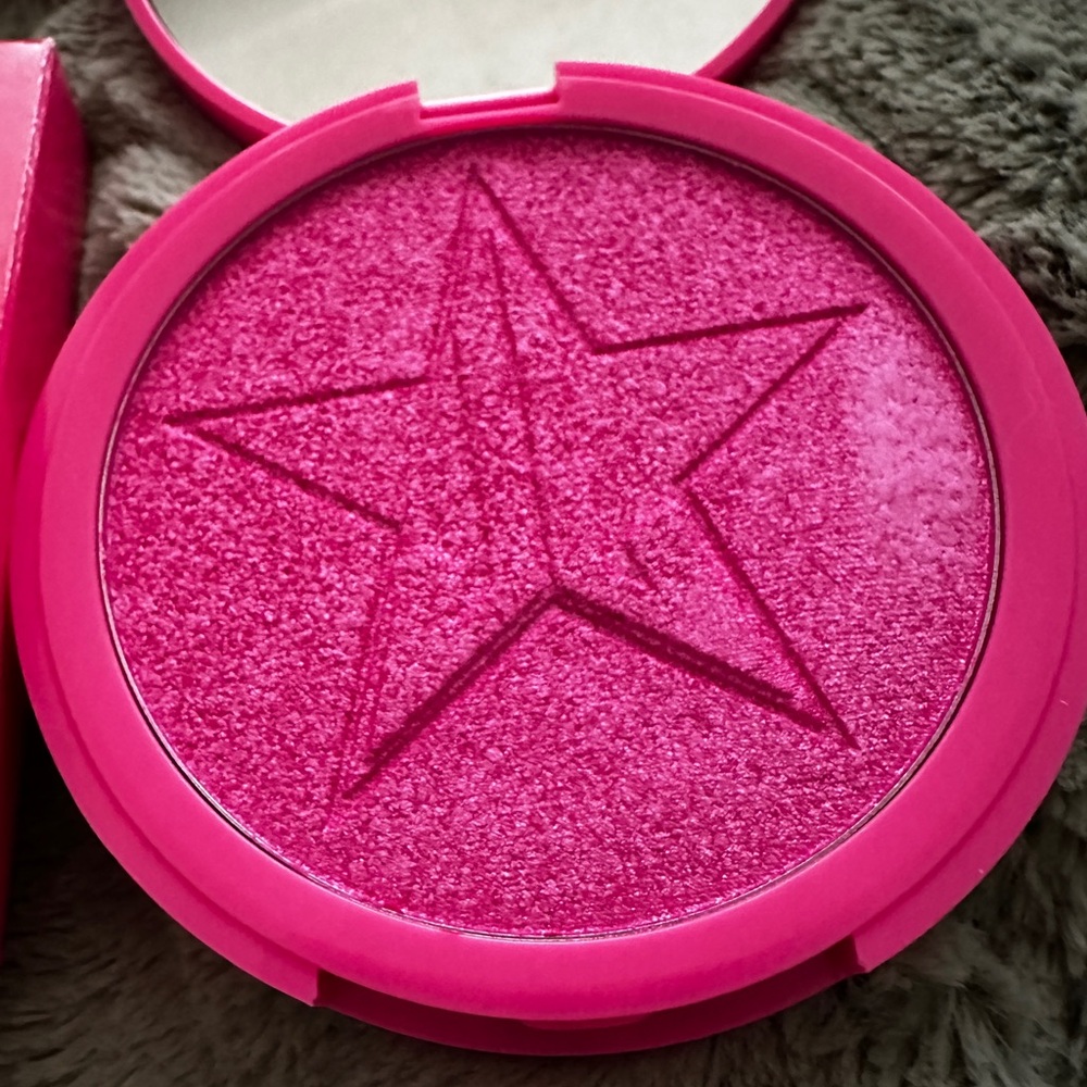 BN-HTF Jeffree Star Cosmetics Skin Frost in “Regina George”. Pink highlighter